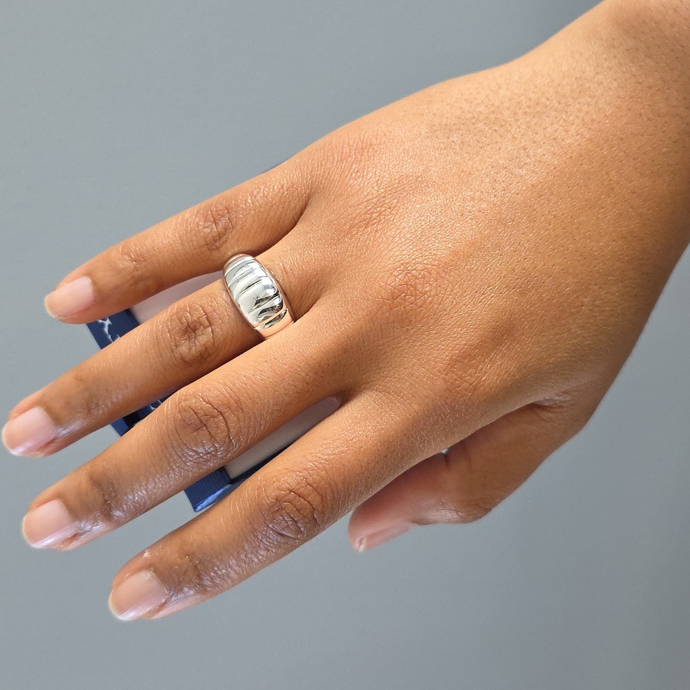 Silver Plated Ribbed Band Statement Ring | Size 10 - Picture 12 of 17